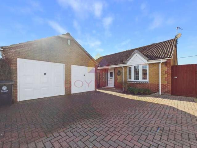 Bungalow for sale in Frinton and Walton, Dale Hill