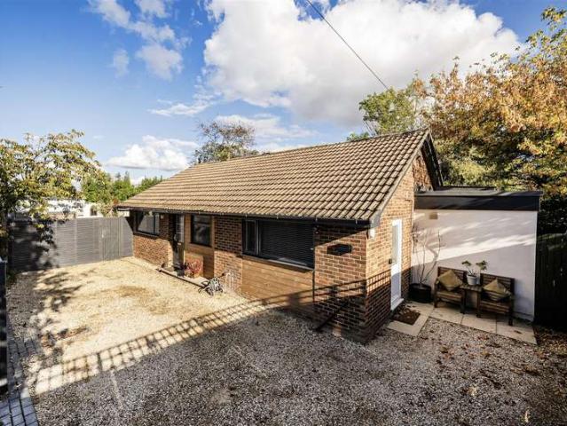 Bungalow for sale in Emmbrook, Wokingham