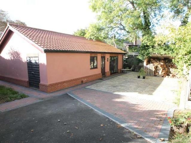 Bungalow for rent in Eastbridge, Suffolk