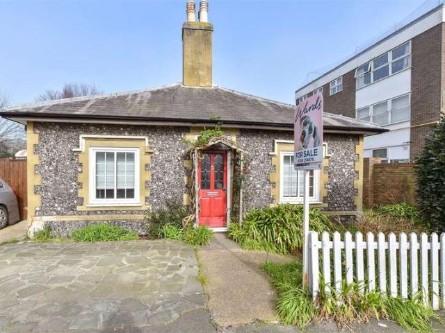 Bungalow for sale in Tower Hamlets, Ash