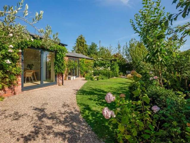 Bungalow for sale in Alderminster, Warwickshire