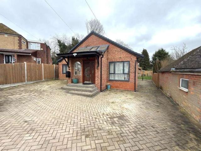 Bungalow for sale in Spring Park, Luton