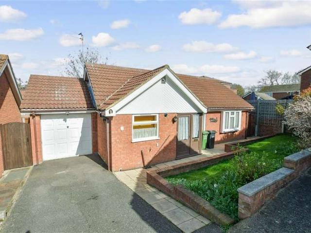 Bungalow for sale in Bowers Gifford, Essex