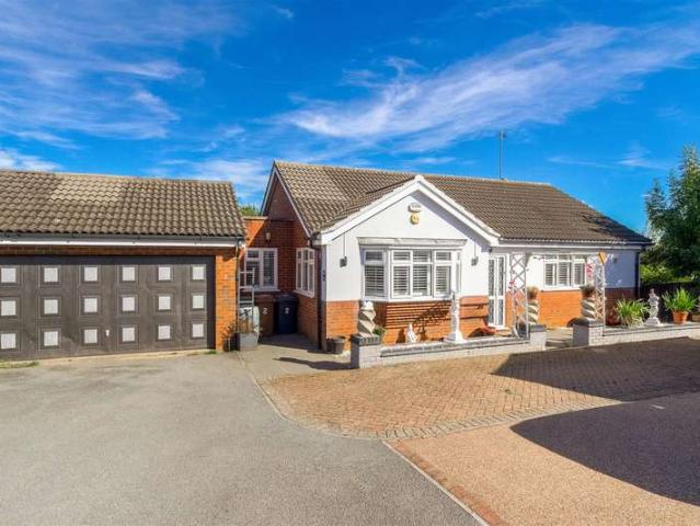 Bungalow for sale in Hatton Park, Wellingborough
