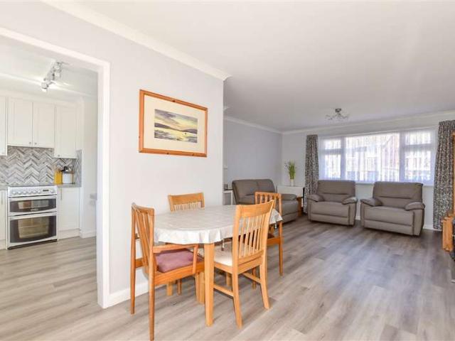 Bungalow for sale in Hunter's Forstal, Canterbury