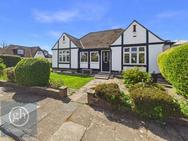 Bungalow for rent in Greater London