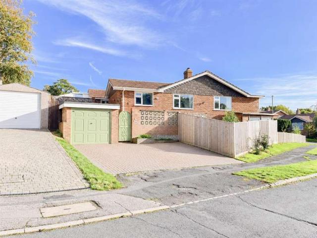 Bungalow for sale in Sandy Cross, Wealden