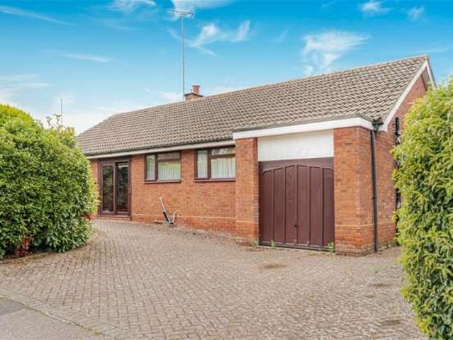 Bungalow for sale in Wood End, Five Acres