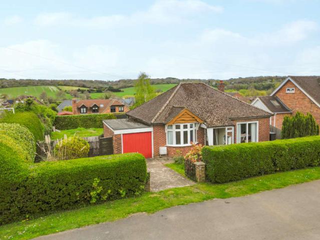 Bungalow for sale in Dudswell, Dacorum