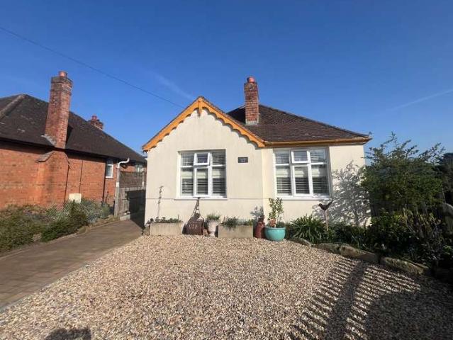 Bungalow for sale in Barnard's Green, Forthampton
