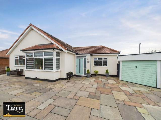 Bungalow for sale in Mereside