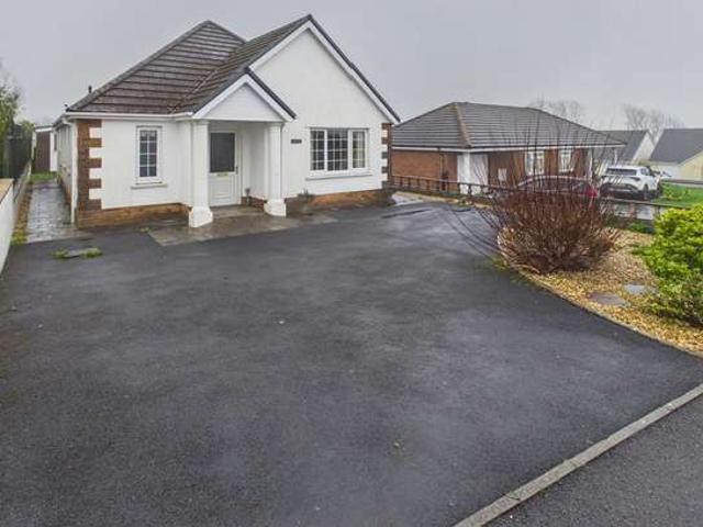 Bungalow for sale in Llangyndeyrn, Meinciau