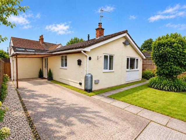 Bungalow for sale in Easton-in-gordano, North Somerset