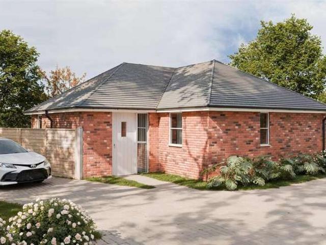 Bungalow for rent in Dale Hill, Essex