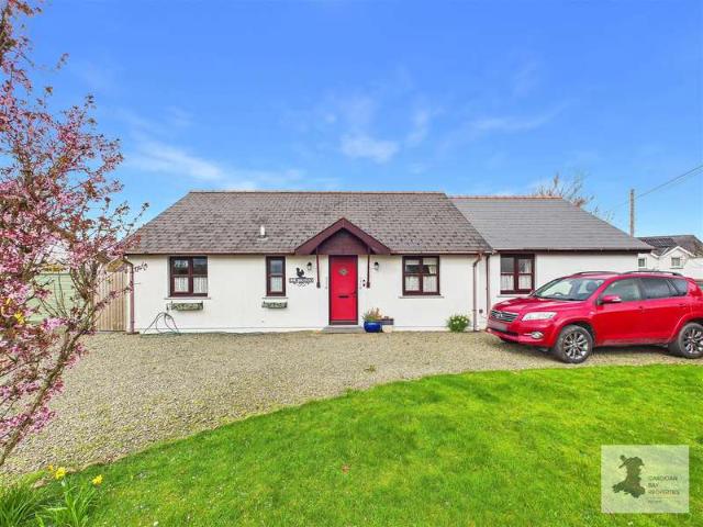 Bungalow for sale in Penrhiw-llan, Wales