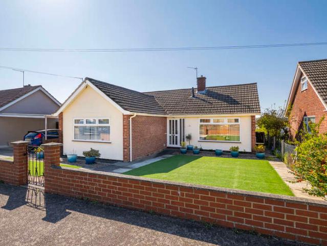 Bungalow for sale in Sudbury, Chelmondiston