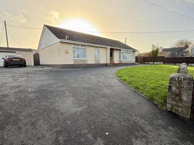 Bungalow for sale in Monkton, Pembroke