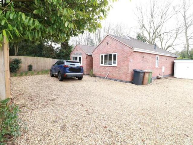 Bungalow for rent in West Midlands