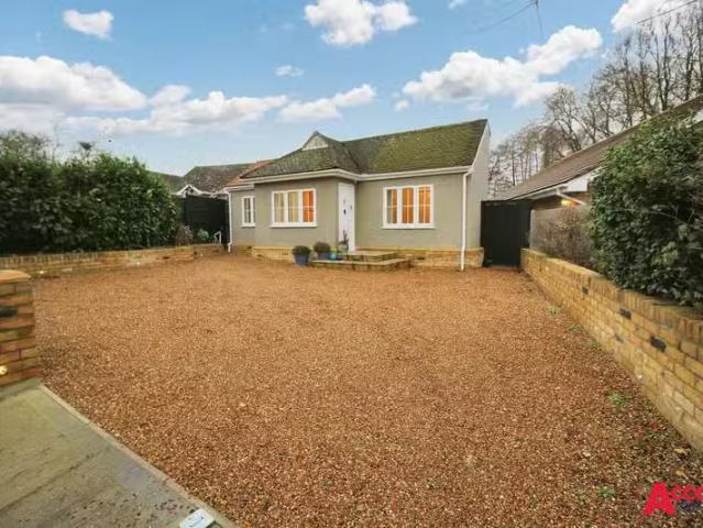 House for rent in Pilgrims' Hatch, Navestock Side