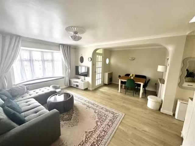 House for rent in Cat Hill, Greater London
