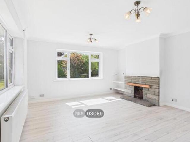 Bungalow for rent in Hampton Green, Cambridgeshire