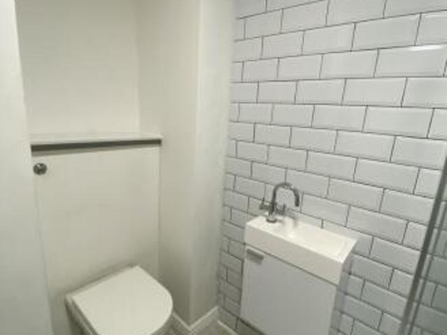 Bungalow for rent in Friday Street, Eastbourne