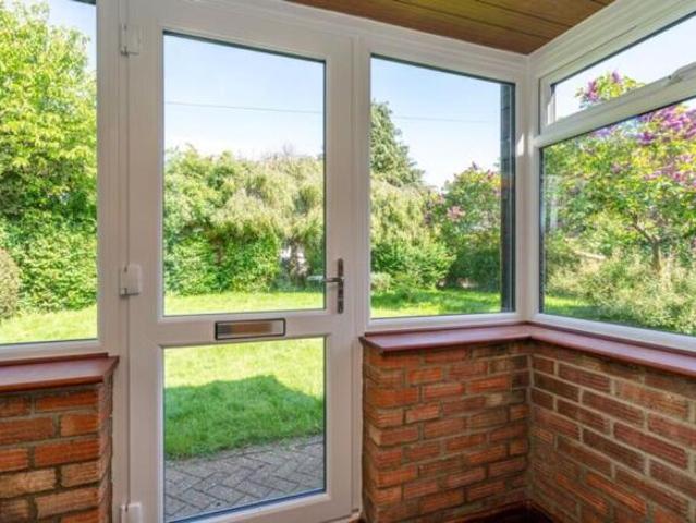Bungalow for rent in Caddington, Bedfordshire