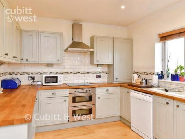 Bungalow for rent in Brighton & Hove