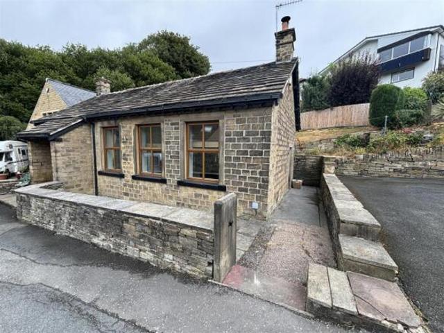 Bungalow for rent in Fixby, West Yorkshire