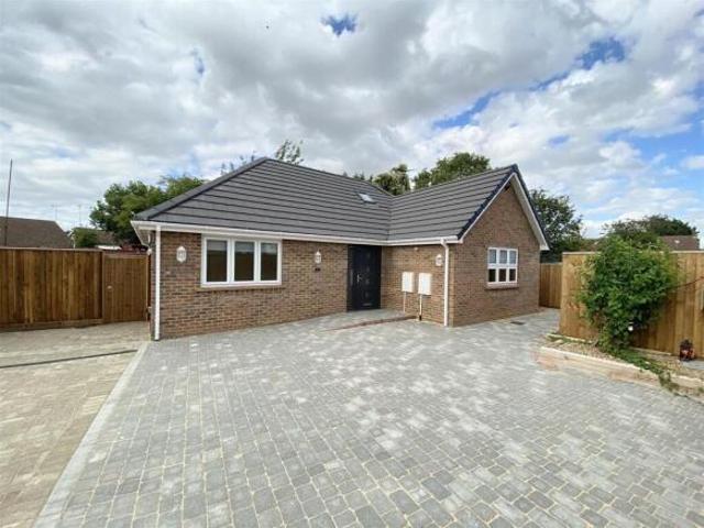 Bungalow for rent in Luton