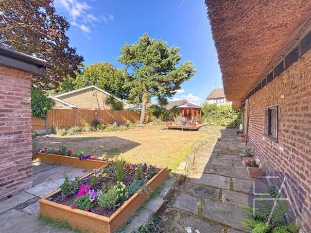 Bungalow for rent in Little Altcar, Sefton