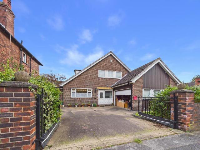 Bungalow for sale in City Fields, West Yorkshire