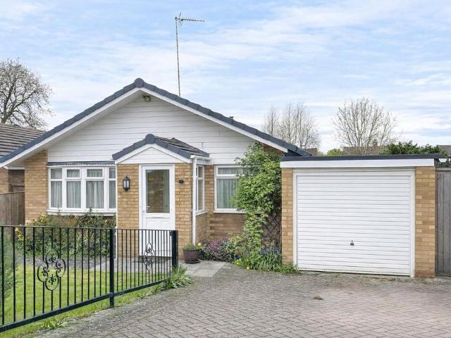 Bungalow for sale in Green Close, Warwickshire