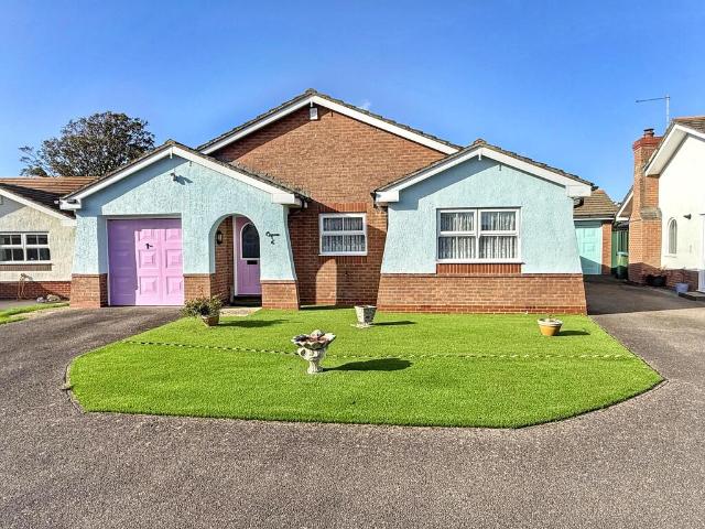 Bungalow for sale in Climping, Arun