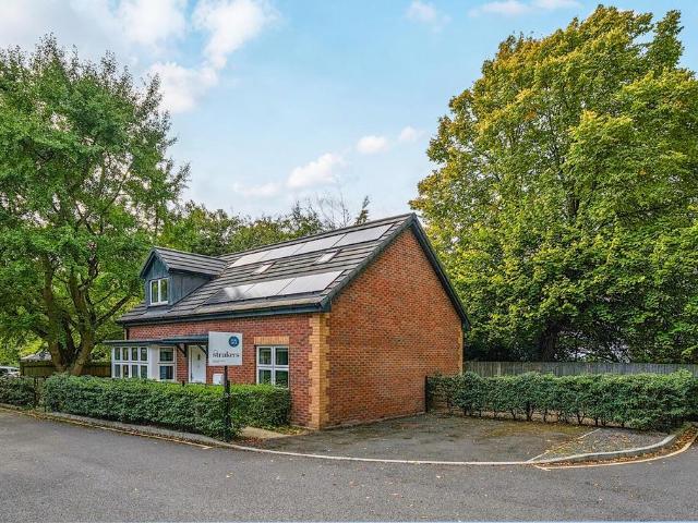Bungalow for sale in Devizes, Wiltshire