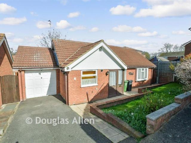 Bungalow for sale in Bowers Gifford, Essex