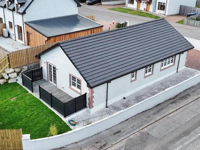Bungalow for sale in Tomatin, Scotland