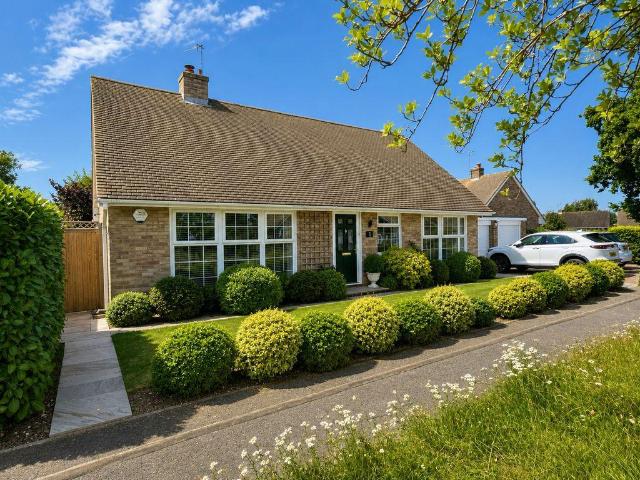 Bungalow for sale in Felpham, Clapham