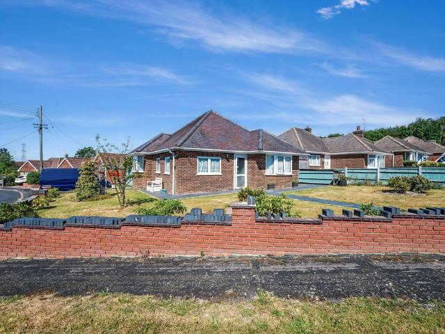 Bungalow for sale in Barton Stacey, Hampshire