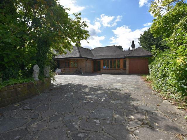 Bungalow for sale in Emerson Park, Greater London