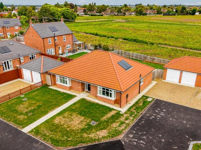 Bungalow for sale in Quadring, South Holland
