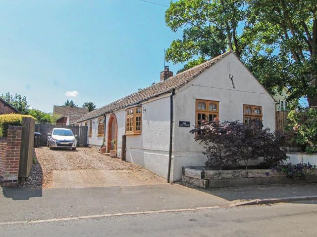 Bungalow for sale in Stanford On Avon, Leicestershire