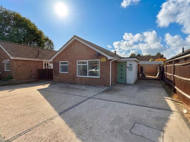 Bungalow for sale in Hardley, New Forest