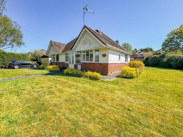 Bungalow for sale in Oakley, Merley