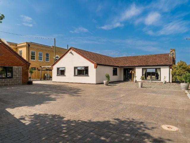Bungalow for sale in Hibaldstow, Greater Lincolnshire