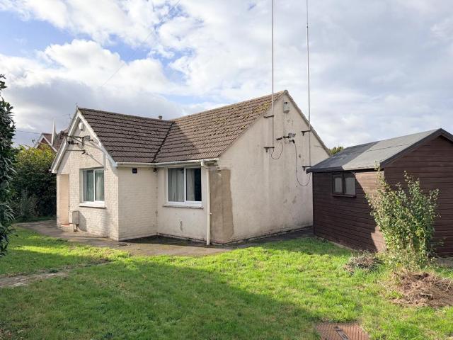 Bungalow for sale in Blackfield, New Forest