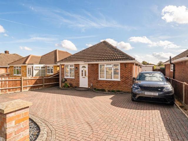 Bungalow for sale in Berg Estate, Basingstoke and Deane