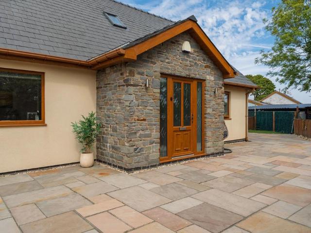 Bungalow for sale in Georgetown, Tredegar