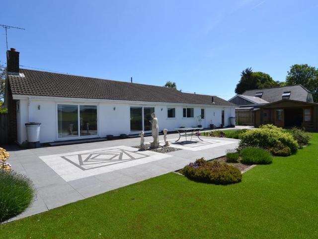Bungalow for sale in Ash, Kent