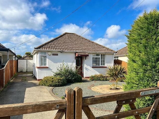 Bungalow for sale in Blackfield, New Forest